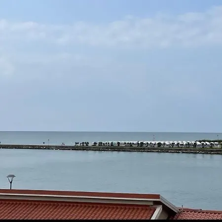 شقة Bellissimo Frontemare Con Terrazza كاوْرلي