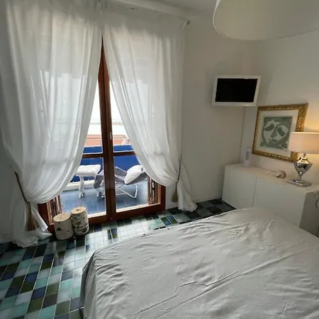 Апартаменти Bellissimo Frontemare Con Terrazza