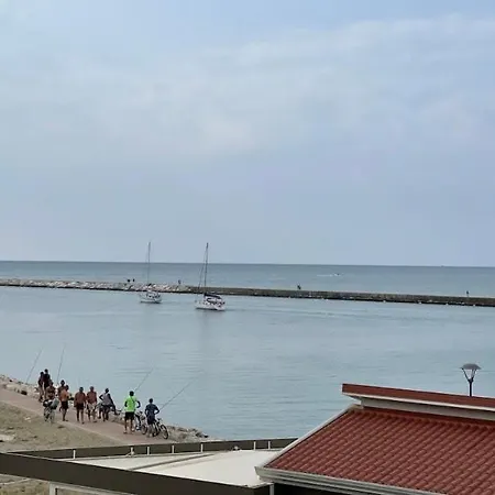 Bellissimo Frontemare Con Terrazza شقة *