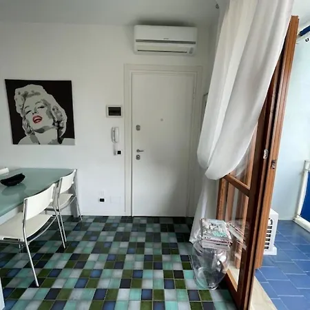 Bellissimo Frontemare Con Terrazza Апартаменти Каорле