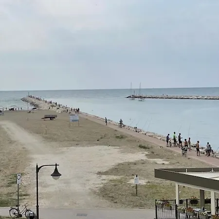 Bellissimo Frontemare Con Terrazza Апартаменти
